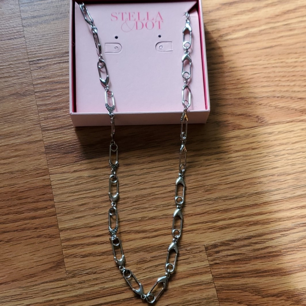 Stella & Dot Safety Pin Link Necklace Silver